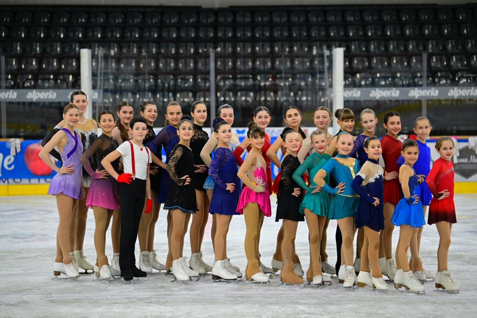 Atleta in movimento sul ghiaccio